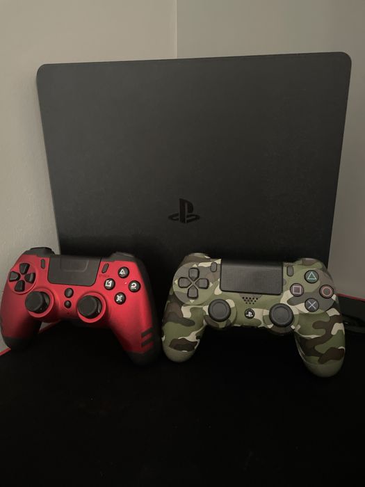 Ps4 + 2 controllere