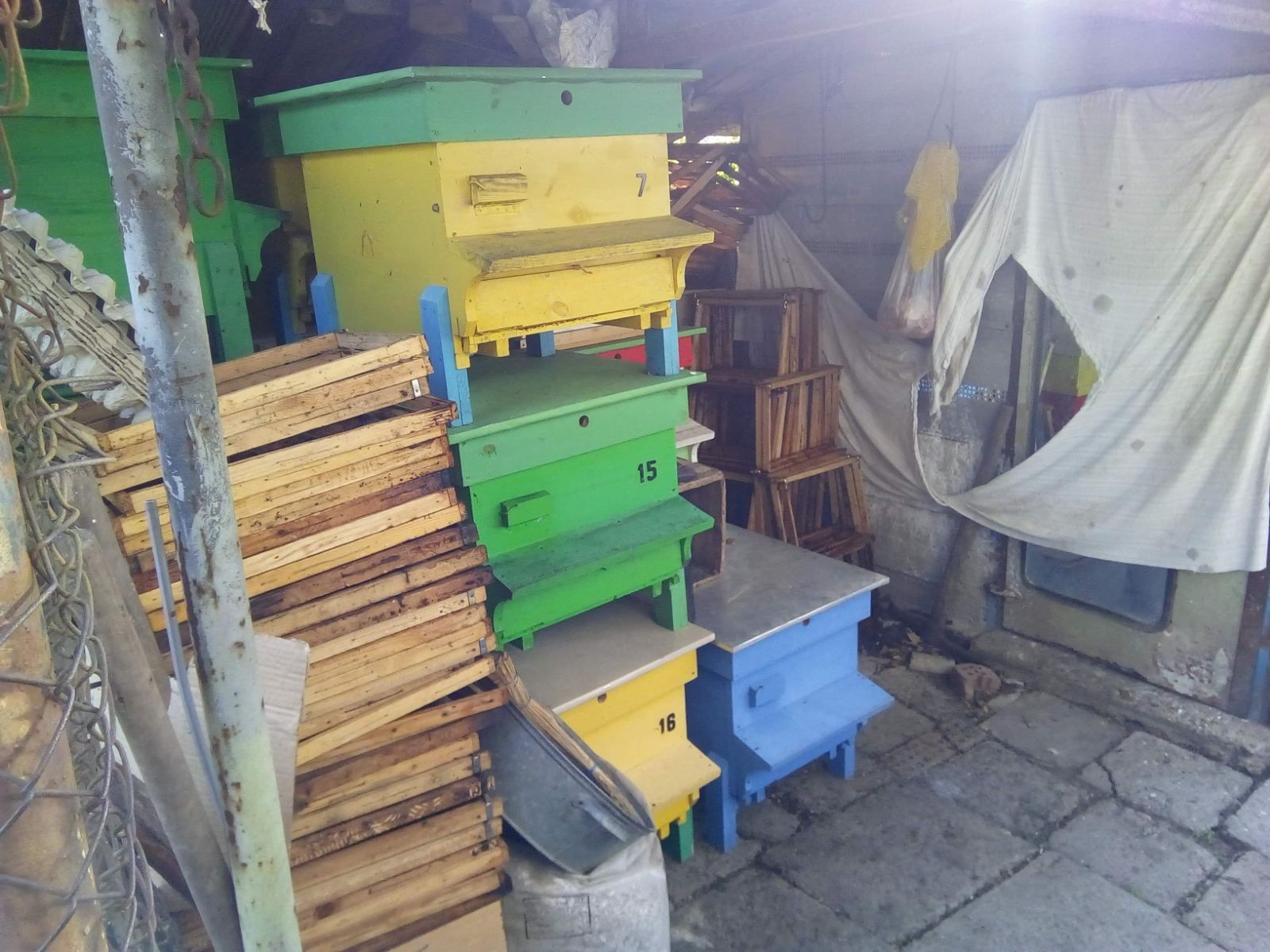 Пчелни кошери,рамки и магазини