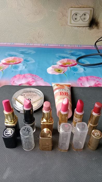 Косметика за всё на фото