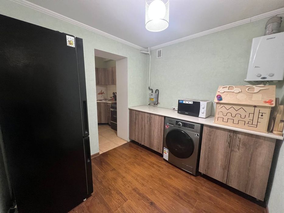 Срочно продается 1 комнатная квартира с балконом 2/6 в поселке Улугбек