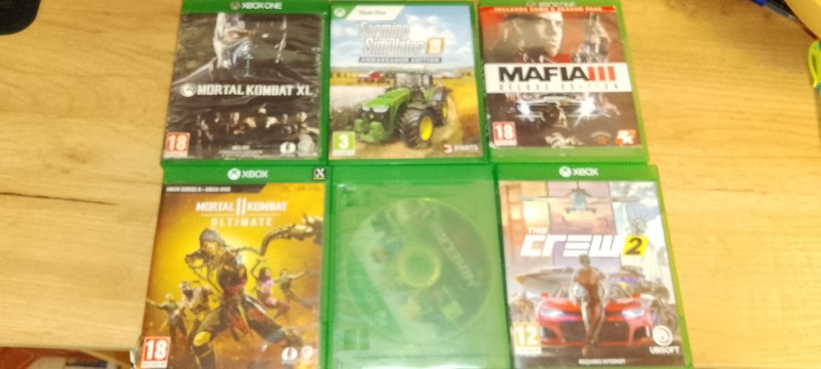 Vând Xbox one (2013) +controllere + 6 jocuri + volan cu 2 pedale
