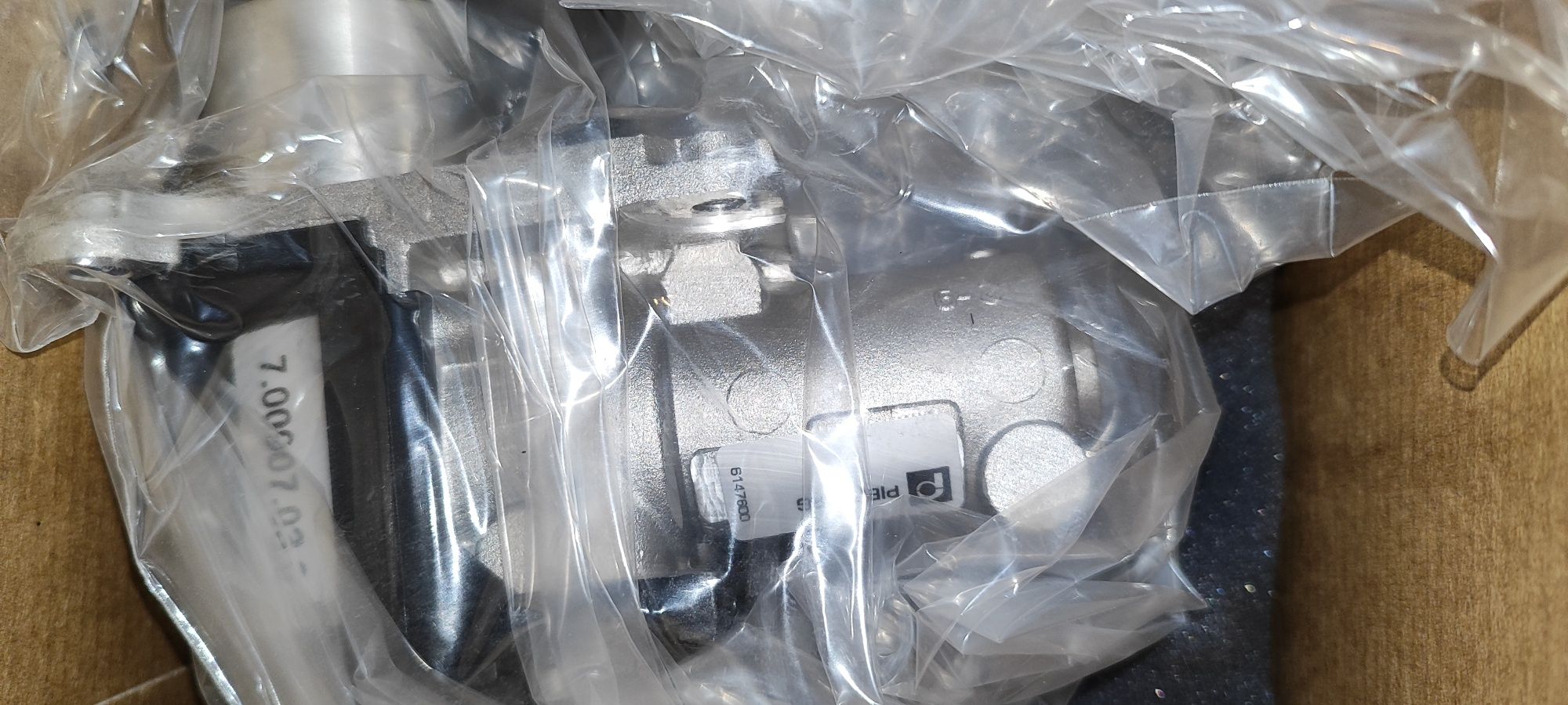 EGR ЕГР клапан Pierburg за VW Passat b6 нов
