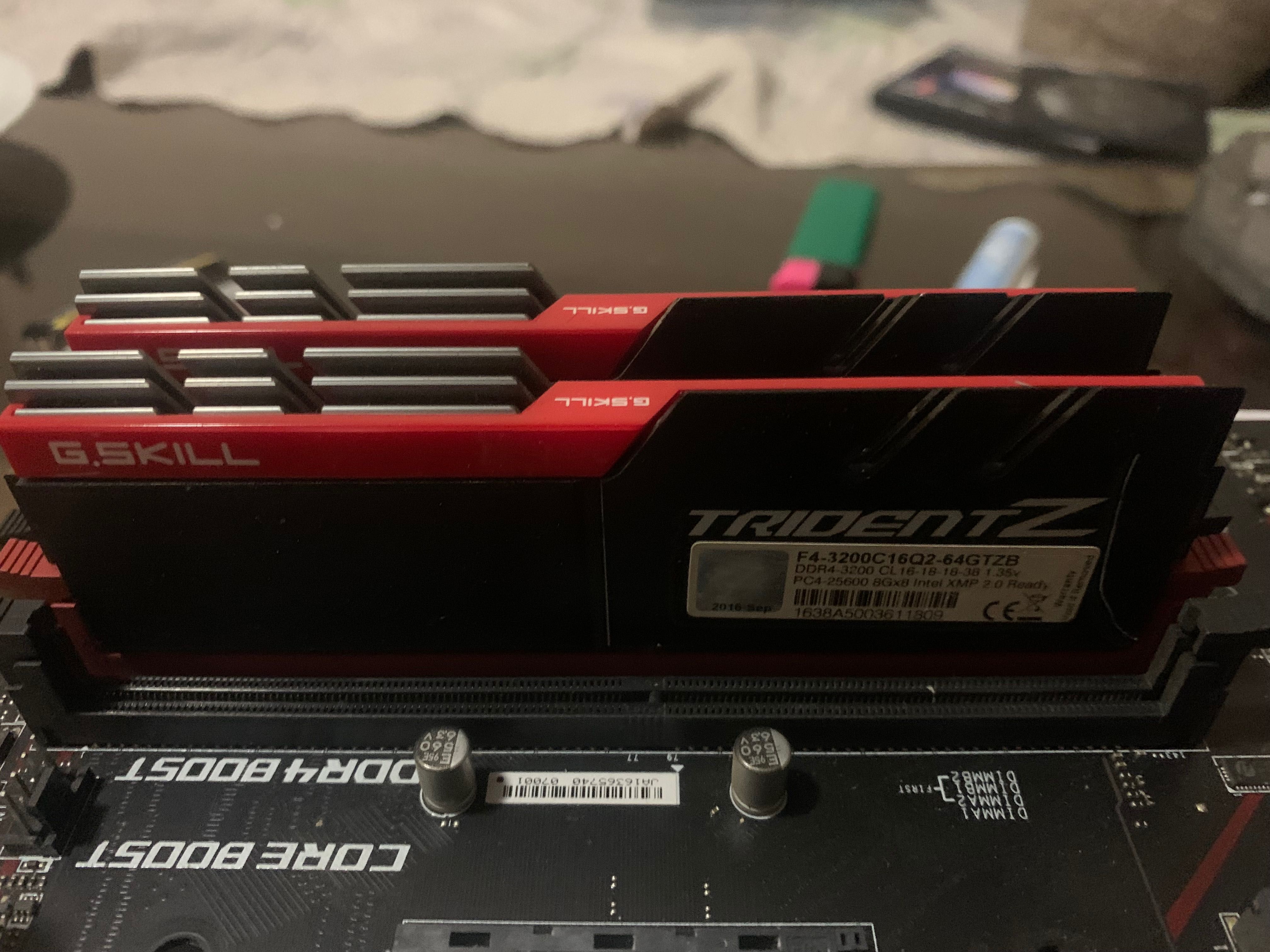 Ryzen 5 3600x с дъно и рам памет 16гб