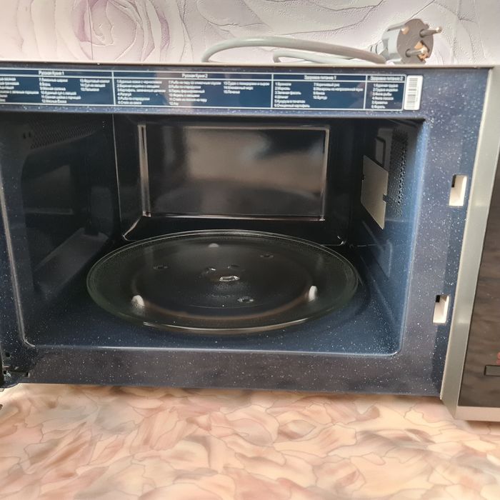 Микровальновая печь  Samsung MS23F302TAS серебристый-черный