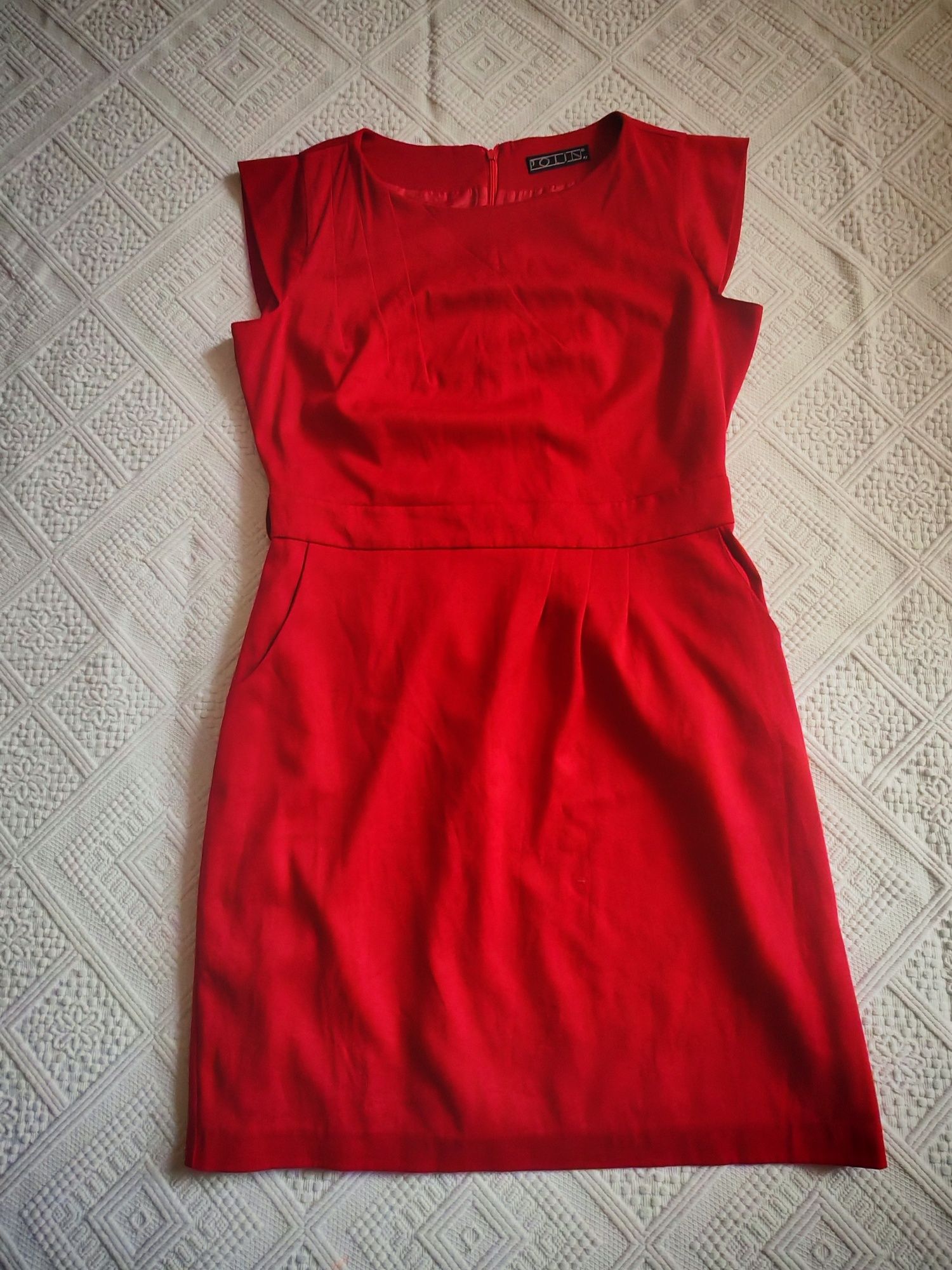 Rochie mărimea 42,de culoare rosie