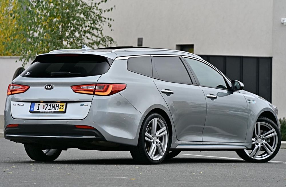 Kia Optima ~ Plug-in Hybrid ~ Atracct Edition ~ Echipare de top ~