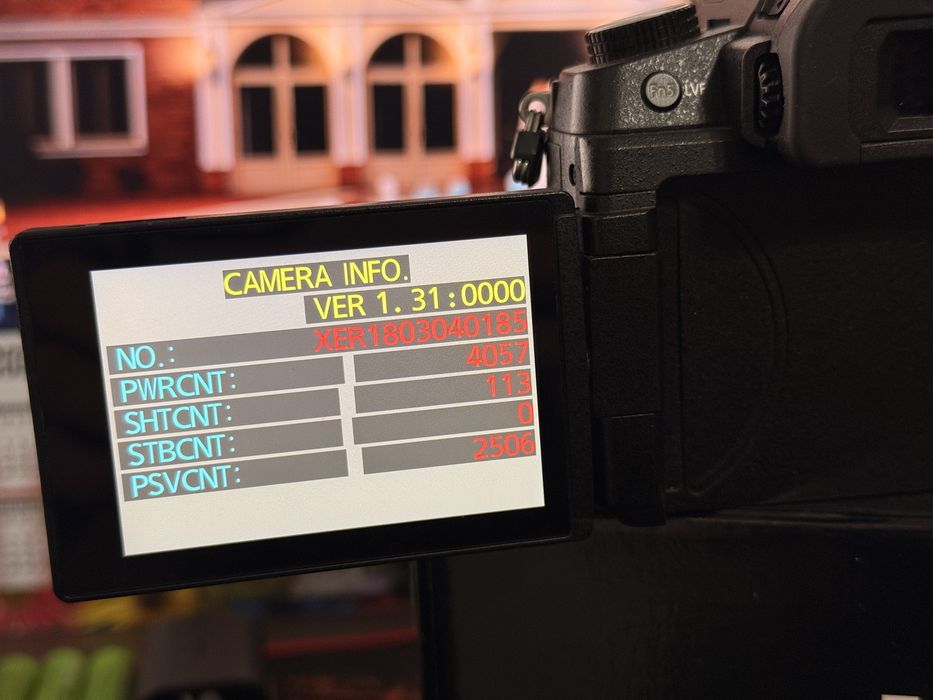 Panasonic Lumix DMC-G80 doar body doar 115 cadre ca Nou