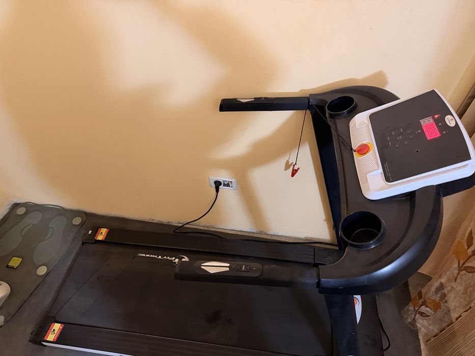 Bandă de alergare electrică D2000 – 1.5 CP, viteză până la 14 km/h