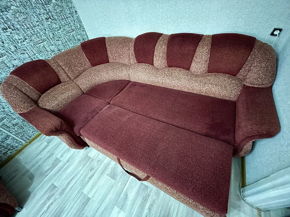Продам угловой большой диван