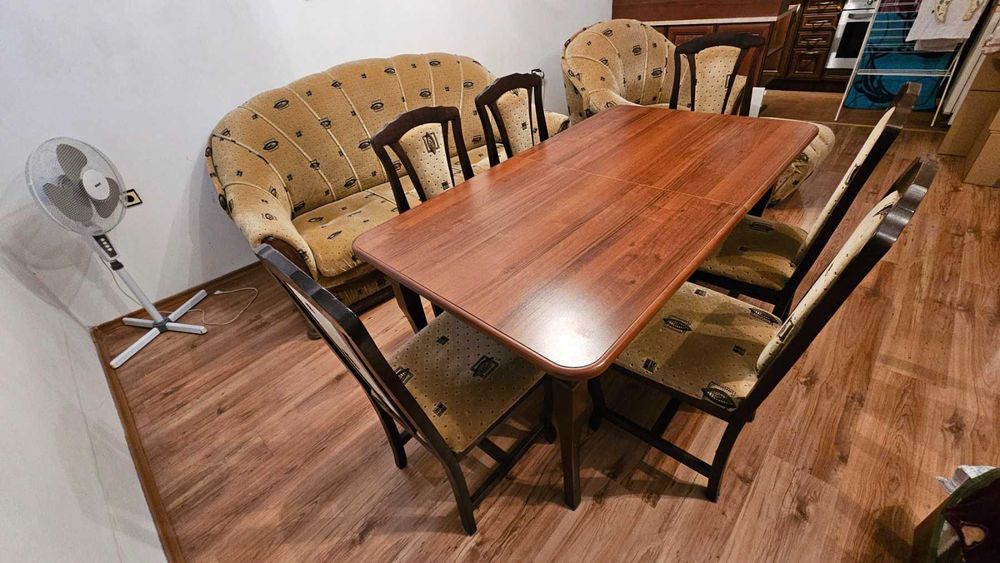 Масивна трапезна маса комплект със 6 стола