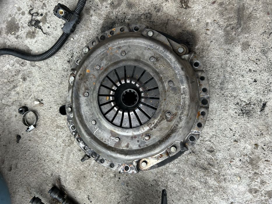 Скоростна кутия и комплект съединител с маховик за бмв е39 2.0 бензин