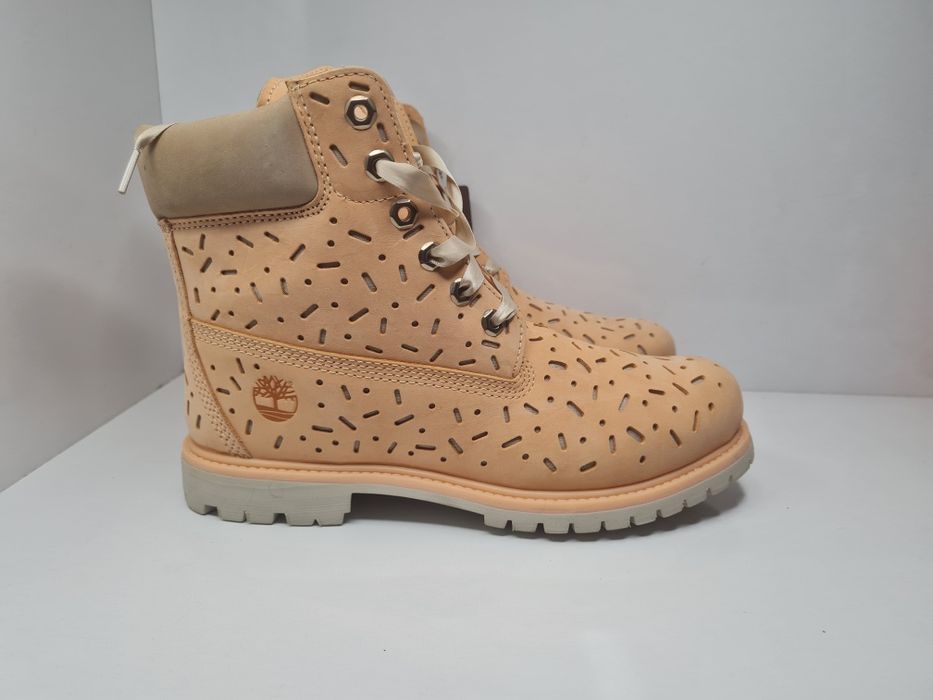 Обувки Timberland 

Чисто нови с кутия. 

Размер 39.5 стелка 25.5 см.