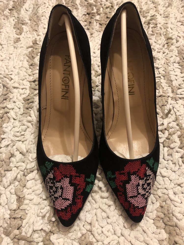Pantofi piele cu broderie traditionala marimea 36