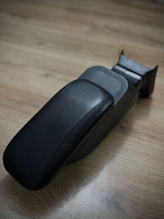 Подлакътник за кола