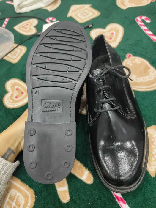 Чисто нови официални обувки