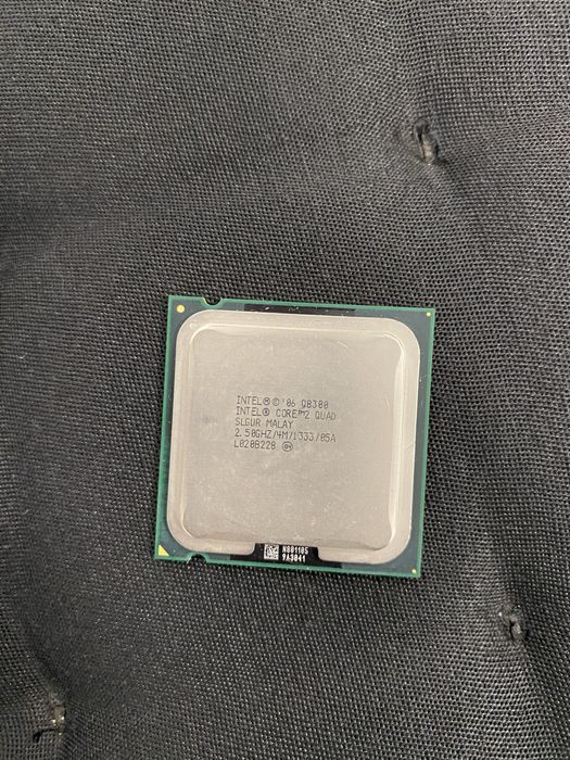 Процессор 4 ядра Core 2 Quad Q8300
