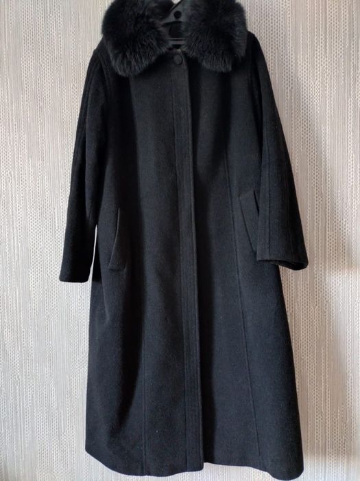 Продам пальто зимнее с мехом