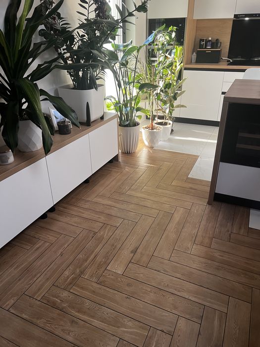 Vand parchet, laminat, mocheta si ceramica