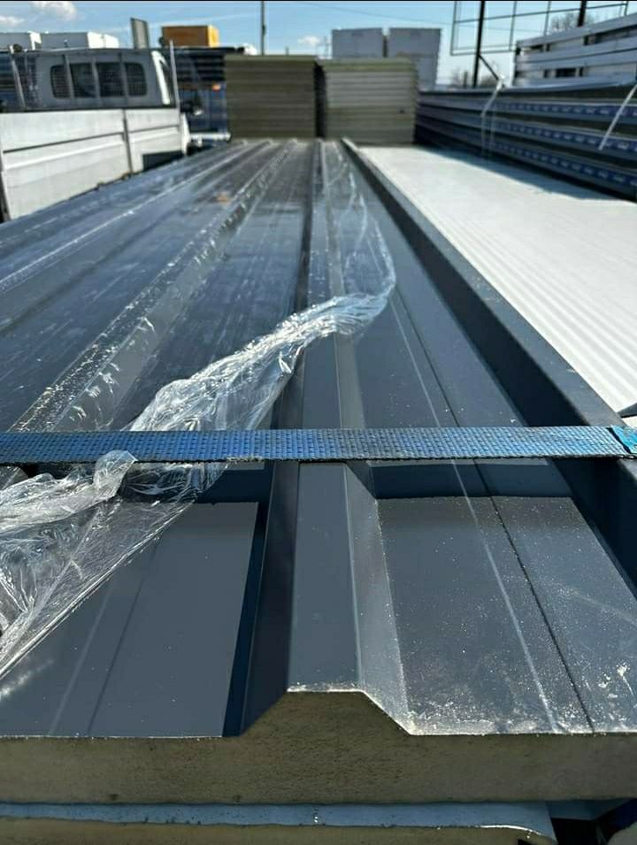 Vănd structuri metalice acoperite sau invelite cu tablă sau cu panouri