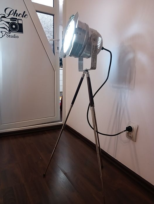 Lămpi de podea cu trepied