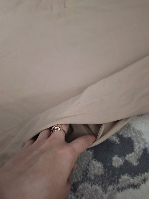 Платье футляр с карманами а крой к низу с карманами по бокам лёгкий ле