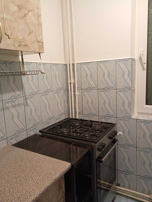 Închiriez apartament 3 camere