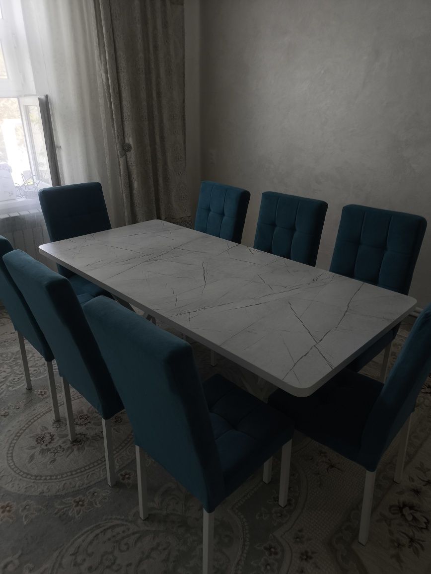 Продается стол новый
