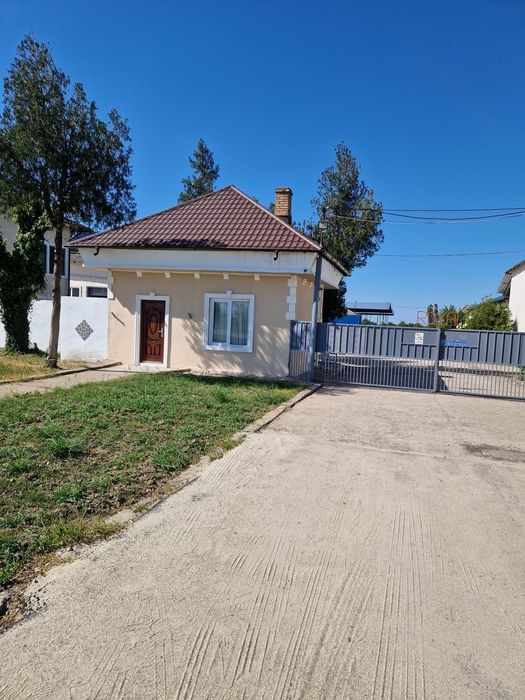 Inchiriez Hale 8000 mp la drum European