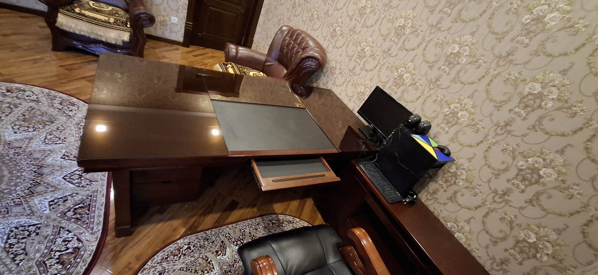 Стол руководителя без кресло