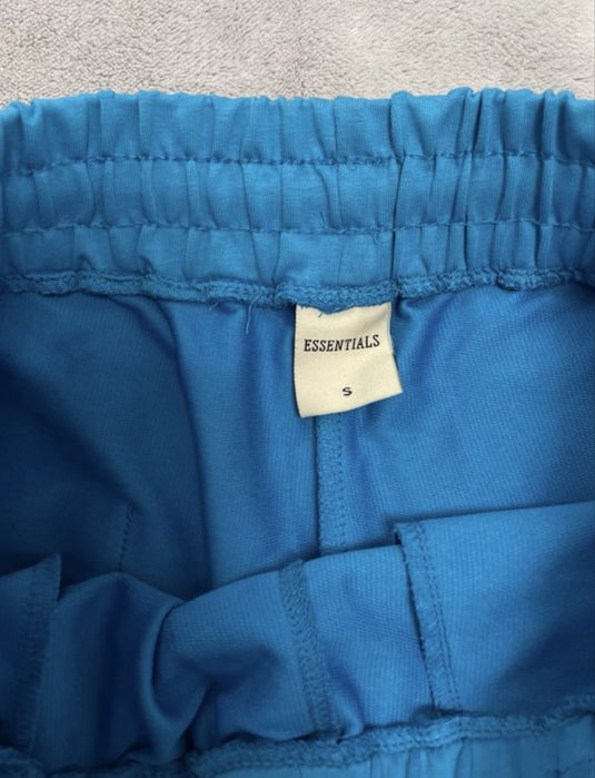 Tricou + pantaloni Essentials