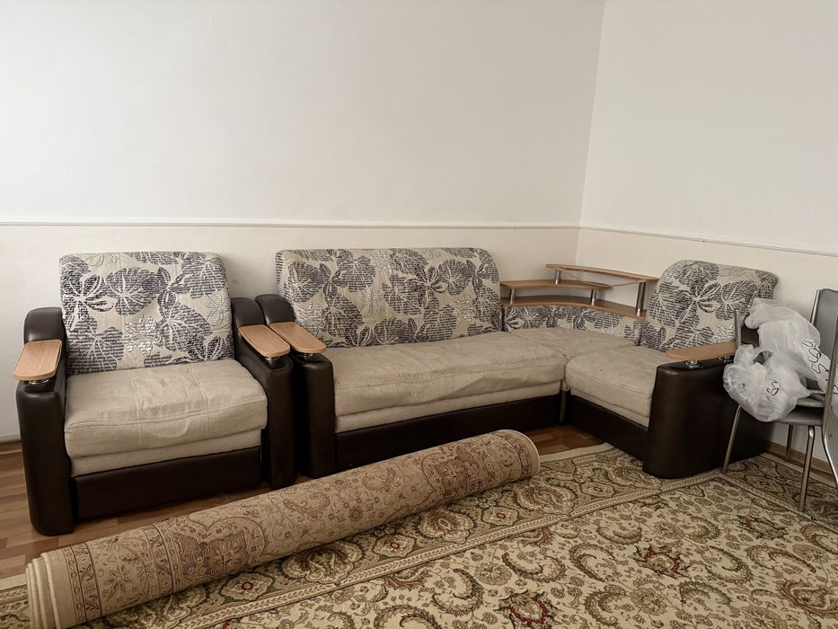 Продается диван для гостиной