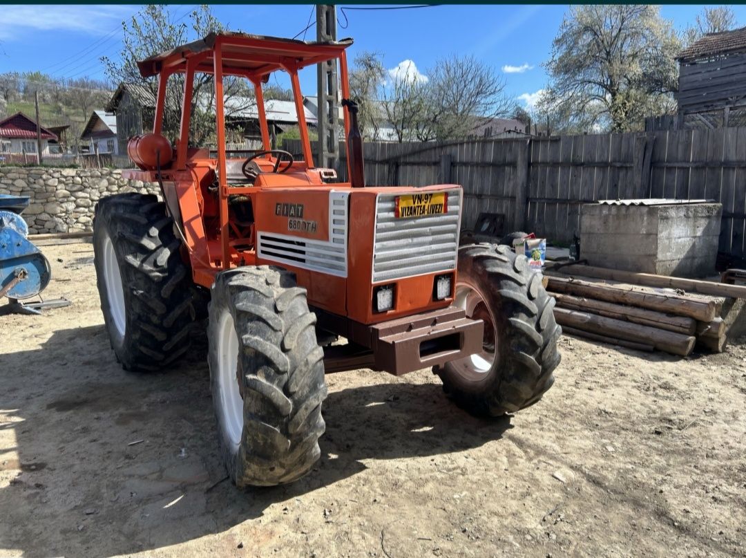 Vând tractor FIAT 680 4x4