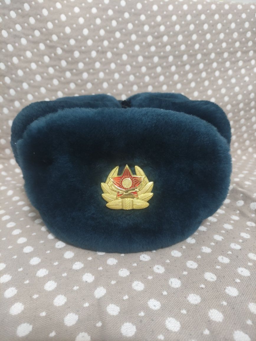 Продам новую военную шапку ушанку.