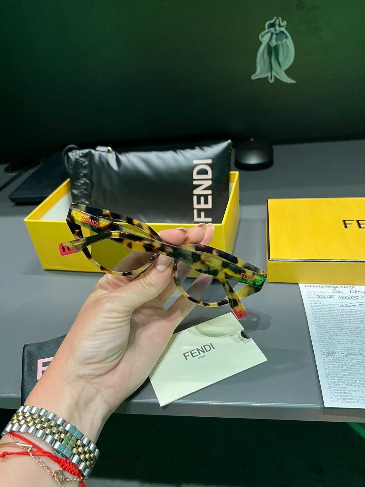 Слънчеви очила Fendi. Оригинален модел FE400009i със сертификат