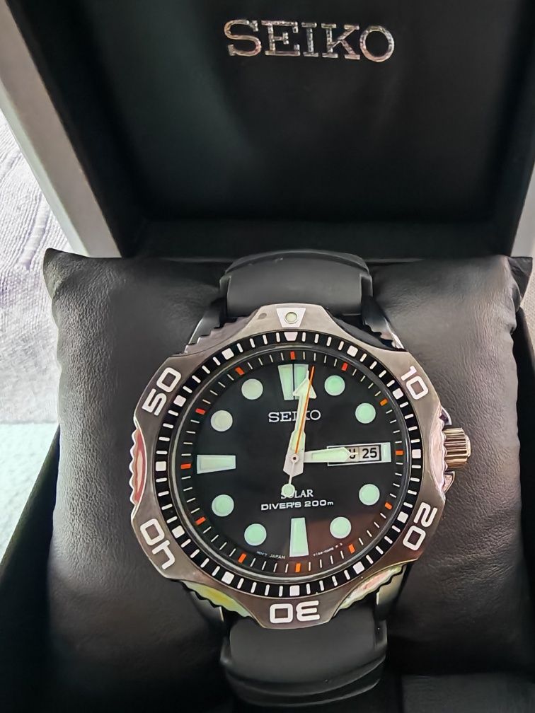 Seiko Solar V158-0AE0 Black Dial DIVERS 200 m