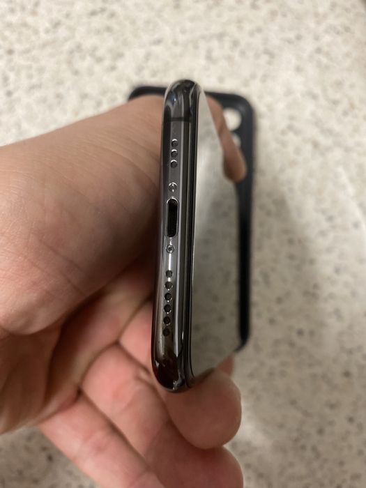 Iphone 11 Pro cu folie si huse