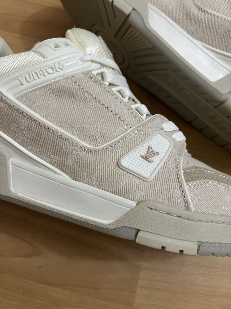 Louis Vuitton обувки