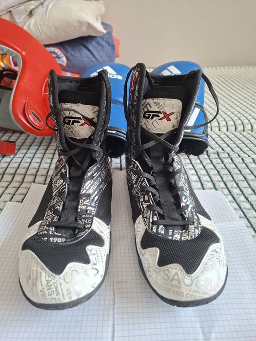 Продаю боксеркую экипировку,в хорошем состояние 12-13 лет!!!