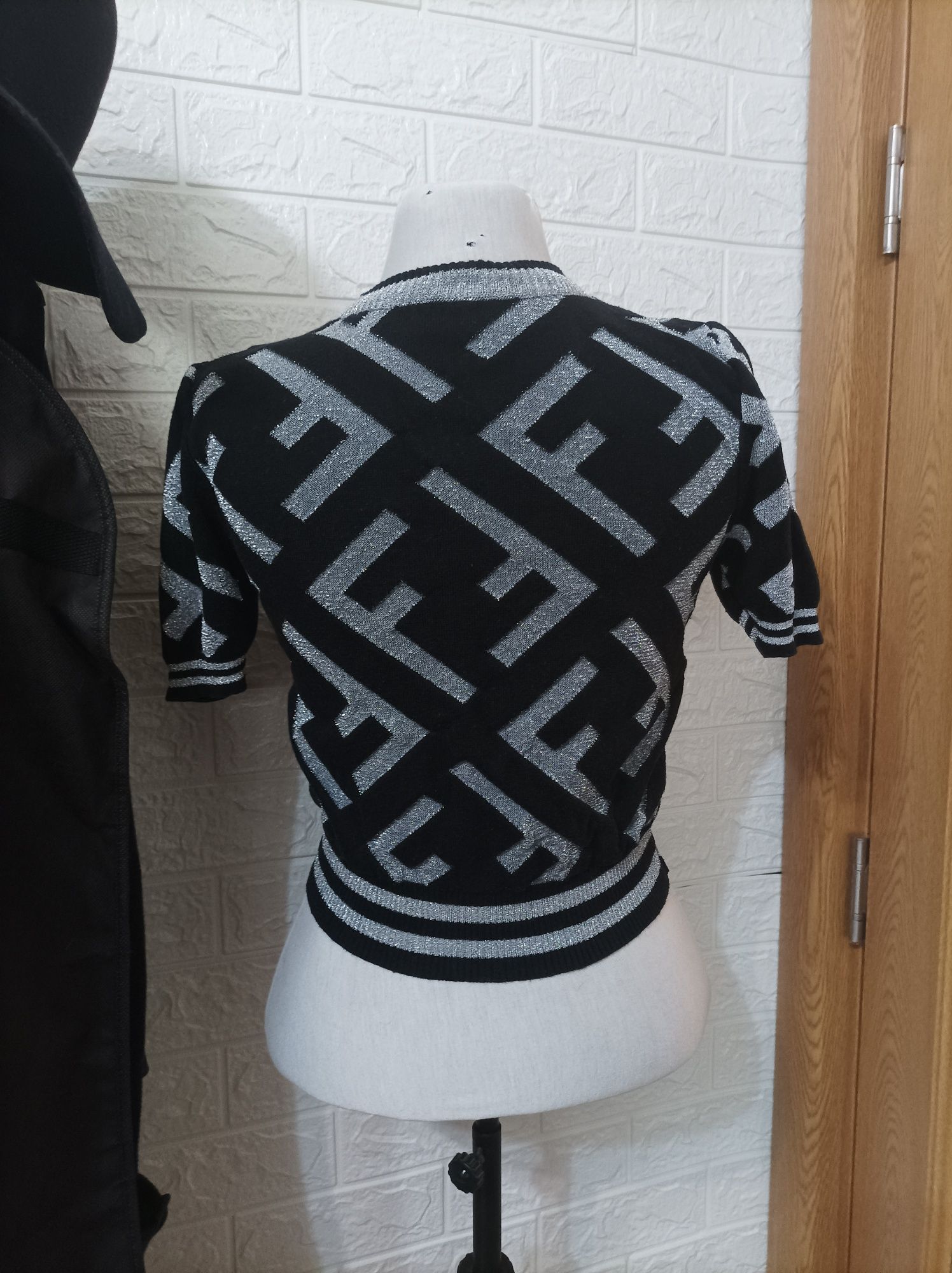 Fendi logo оригинална блуза