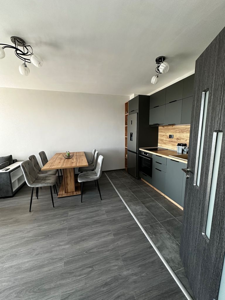 Дава се под наем Двустаен апартамент в Пловдив, Западен - 68 кв.м за 484.5 € - Снимка #1