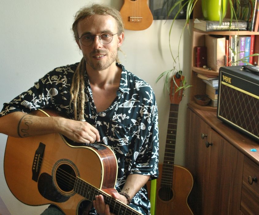 Ore de chitara cu nativ Englez București - Acoustic şi Electric