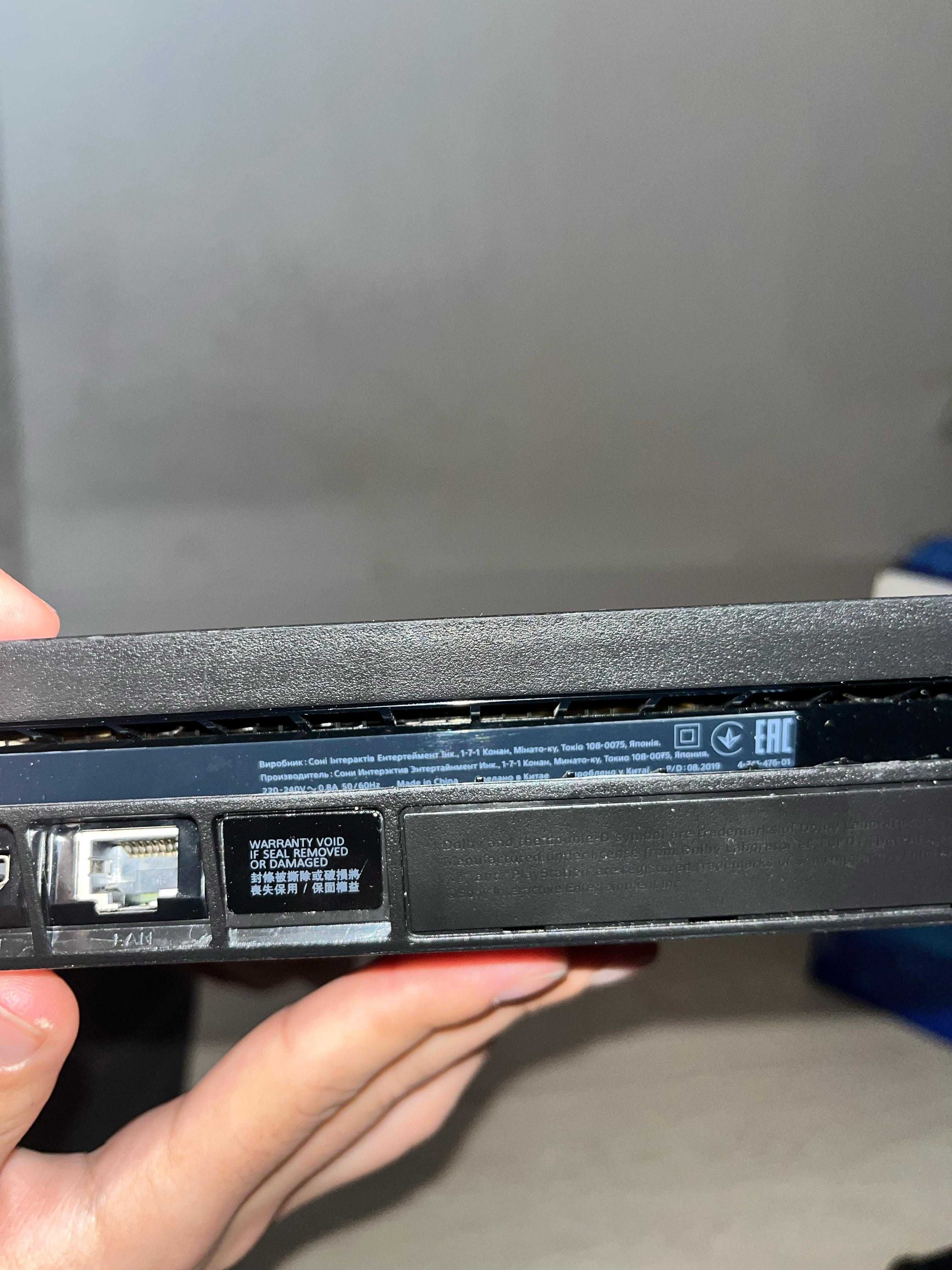 Продаются Ps 4 slim 1TB + с коробкой состояние почти новый срочно