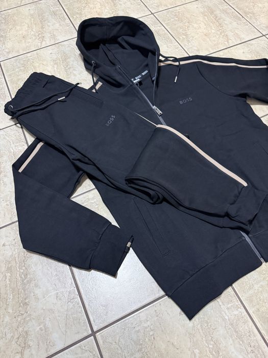 Trening Boss marimea L, XL, XXL