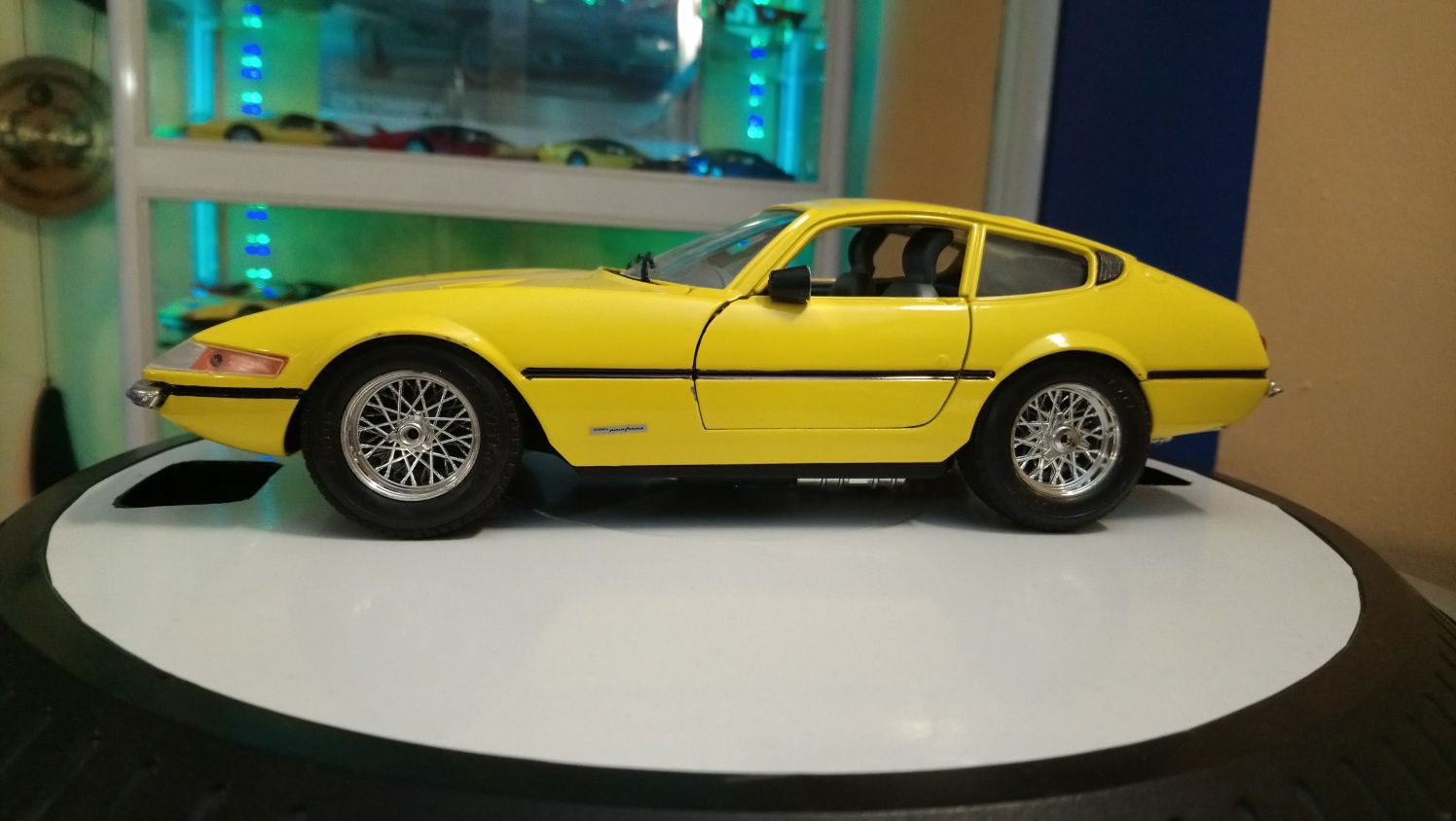 1:18 Ferrari 365 GTB 4  69 г.