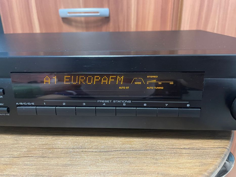 Yamaha TX-680RDS Stereo Tuner FM/AM