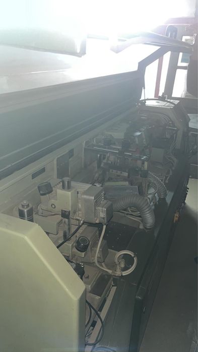 Masina de aplicat cant