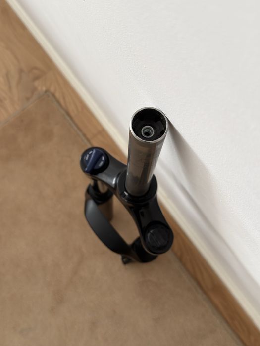 Furca SR Suntour Coil, 120mm, 27.5