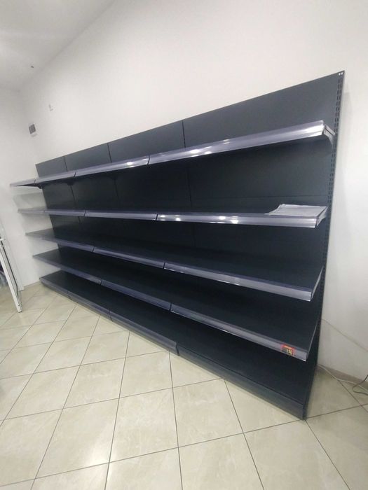 Метални стелажи за магазин или склад