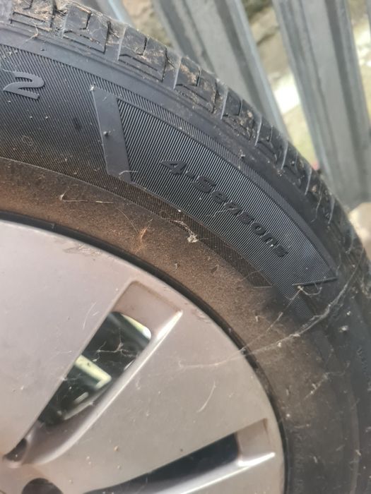 Roti Mercedes cu anvelope și senzori