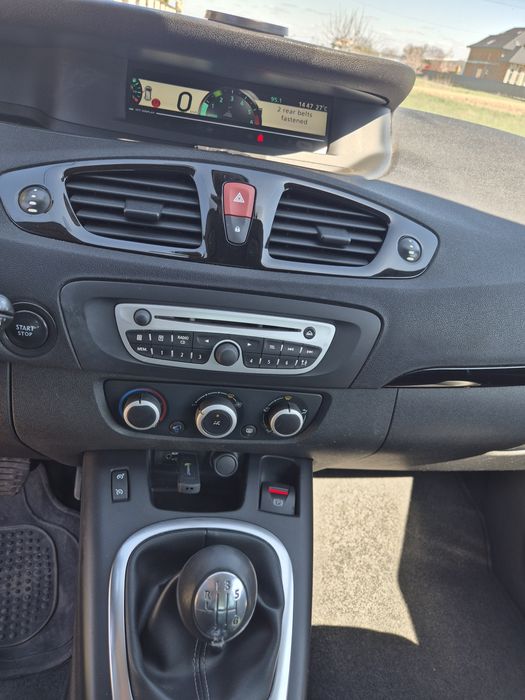 Vand/ schimb Renault Scenic 1.5 diesel 110 cp euro 5 model 2012